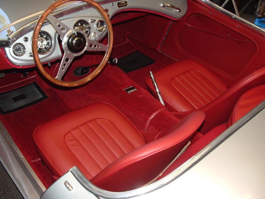 Интерьер Austin-Healey 100 (BN1) 1954 года  (фото 7 из 12)
